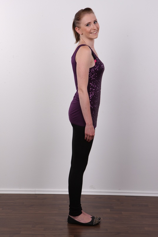 3. Download full pics of Hanka (21) from czechcasting.com