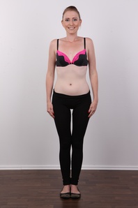 4. Download full pics of Hanka (21) from czechcasting.com