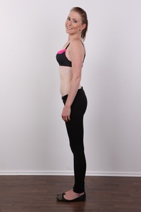 5. Download full pics of Hanka (21) from czechcasting.com