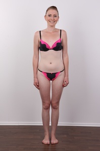 7. Download full pics of Hanka (21) from czechcasting.com