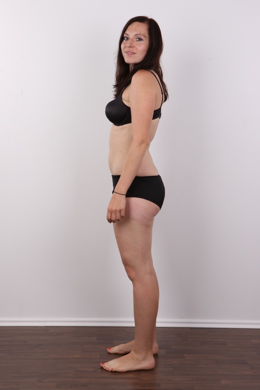 5. Download full pics of Vendula (29) from czechcasting.com