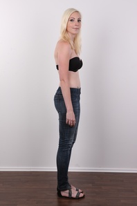 5. Download full pics of Zdenka (19) from czechcasting.com