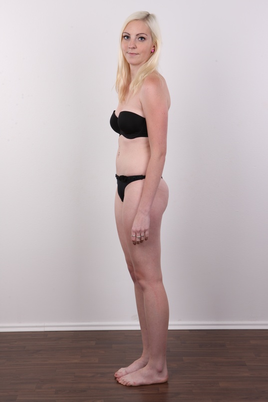 12. Download full pics of Zdenka (19) from czechcasting.com