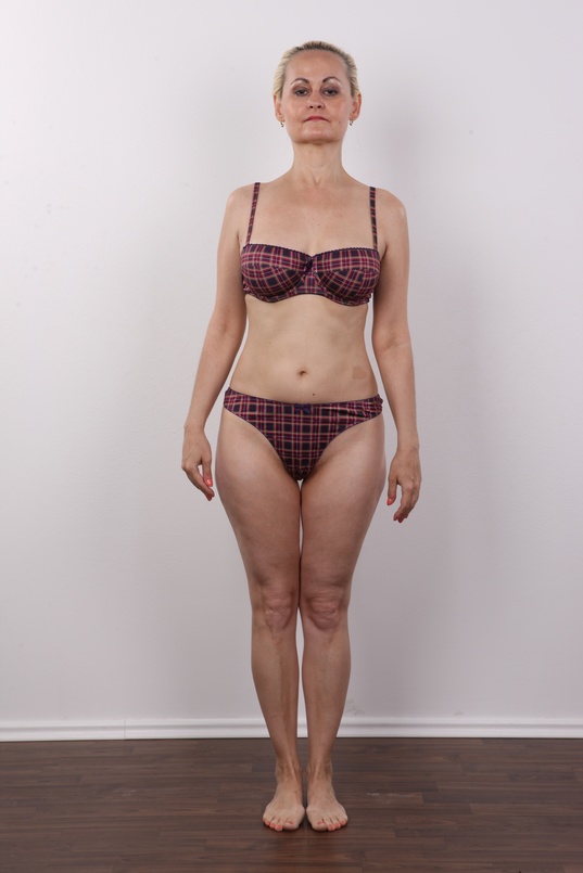 5. Download full pics of Andrea (40) from czechcasting.com