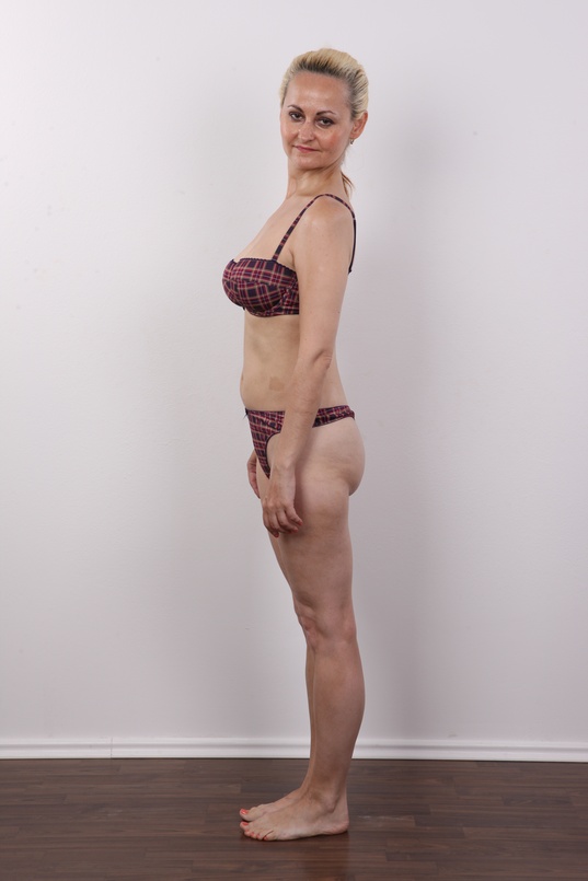 7. Download full pics of Andrea (40) from czechcasting.com