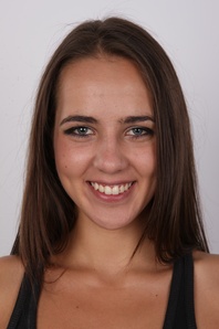 1. Download full pics of Anna (19) from czechcasting.com