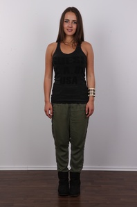 2. Download full pics of Anna (19) from czechcasting.com