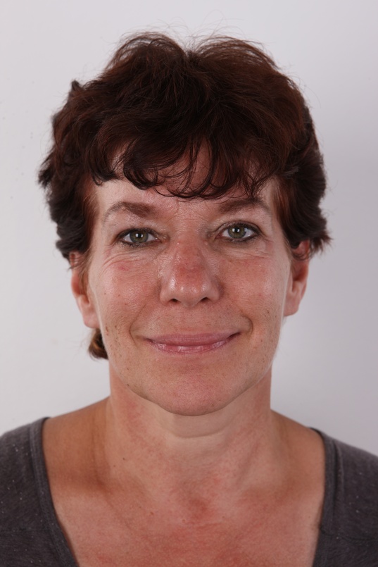 1. Download full pics of Zuzana (55) from czechcasting.com