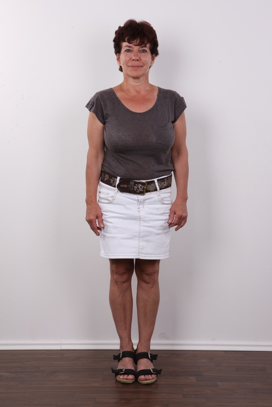 2. Download full pics of Zuzana (55) from czechcasting.com