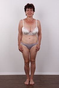 7. Download full pics of Zuzana (55) from czechcasting.com