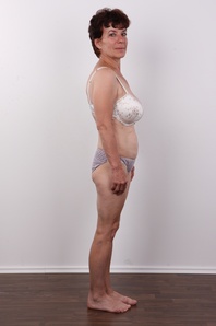 8. Download full pics of Zuzana (55) from czechcasting.com