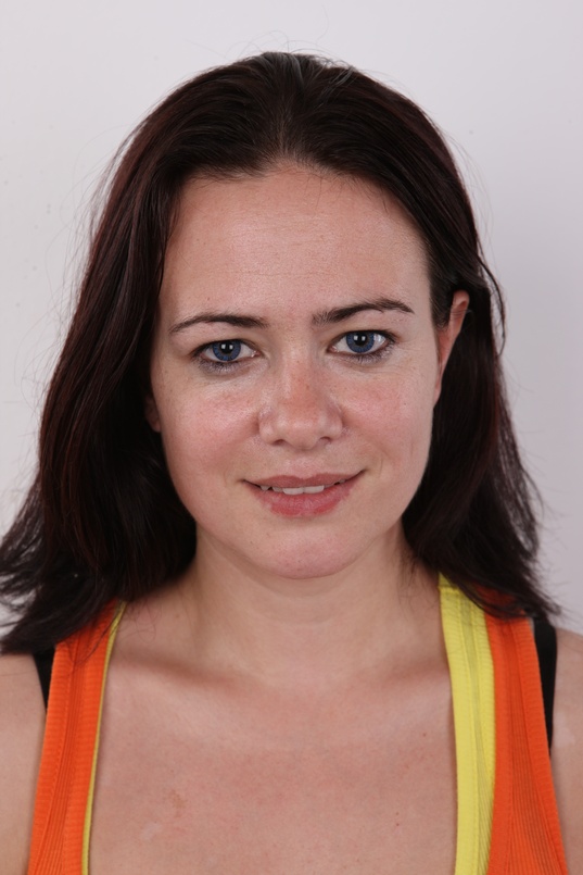 1. Download full pics of Sarka (28) from czechcasting.com