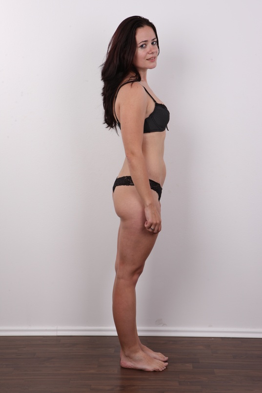 8. Download full pics of Sarka (28) from czechcasting.com