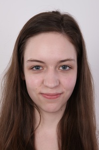 1. Download full pics of Jana (20) from czechcasting.com