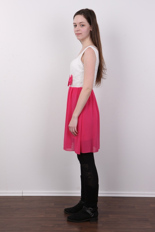 3. Download full pics of Jana (20) from czechcasting.com