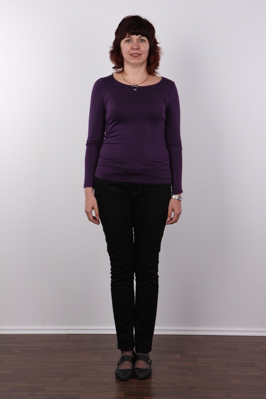 2. Download full pics of Jaroslava (46) from czechcasting.com