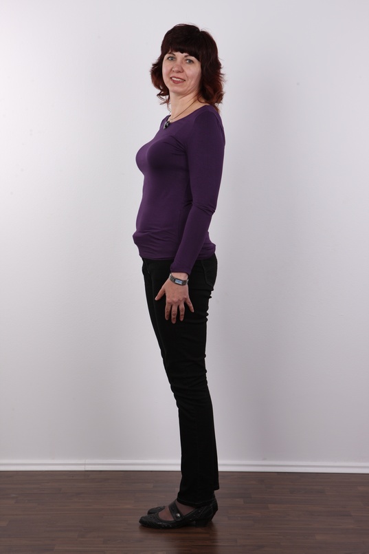 3. Download full pics of Jaroslava (46) from czechcasting.com