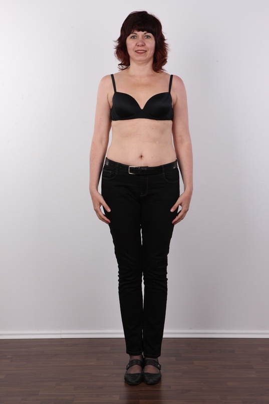 4. Download full pics of Jaroslava (46) from czechcasting.com