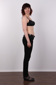 5. Download full pics of Jaroslava (46) from czechcasting.com