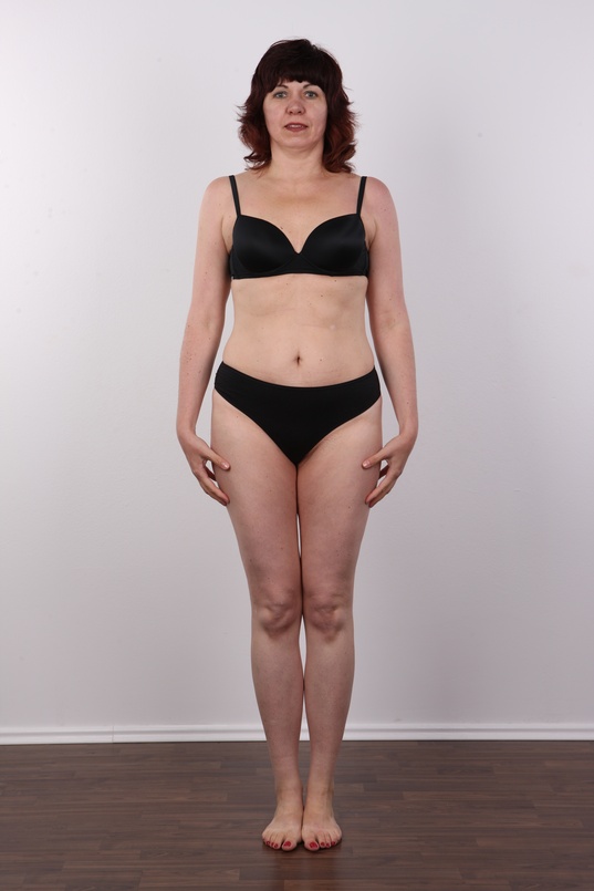 7. Download full pics of Jaroslava (46) from czechcasting.com