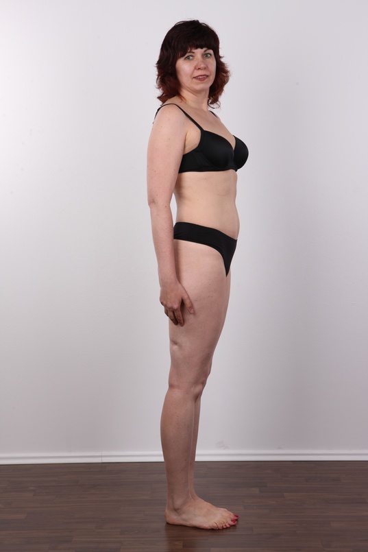 8. Download full pics of Jaroslava (46) from czechcasting.com