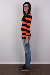 3. Download full pics of Adela (19) from czechcasting.com