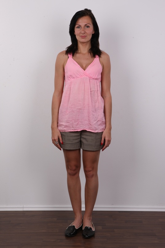 2. Download full pics of Laura (28) from czechcasting.com