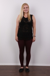 2. Download full pics of Jana (19) from czechcasting.com