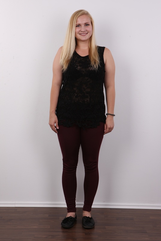 2. Download full pics of Jana (19) from czechcasting.com