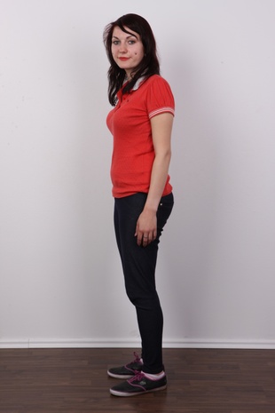 3. Download full pics of model Romana (24) from czechcasting.com