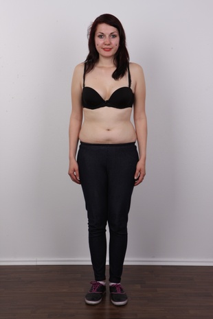 4. Download full pics of model Romana (24) from czechcasting.com