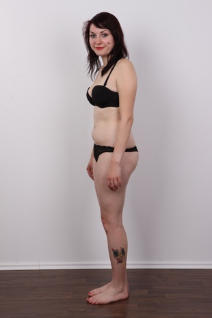 8. Download full pics of model Romana (24) from czechcasting.com