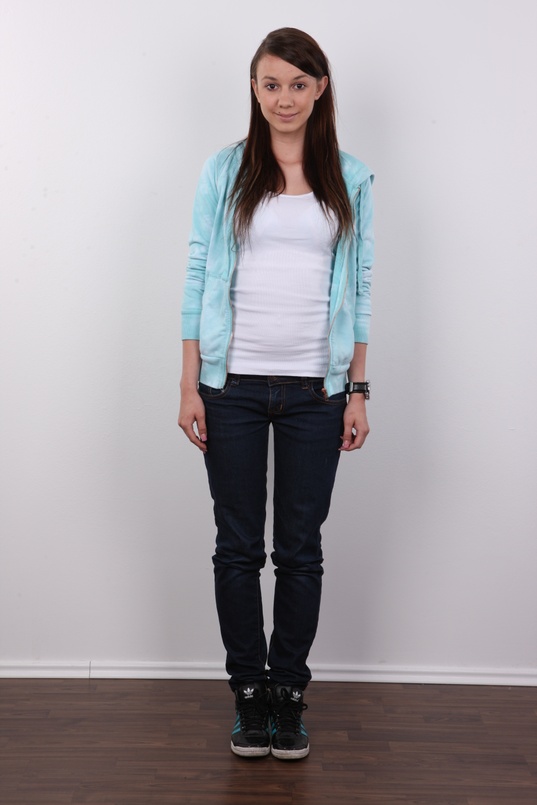 2. Download full pics of Veronika (19) from czechcasting.com