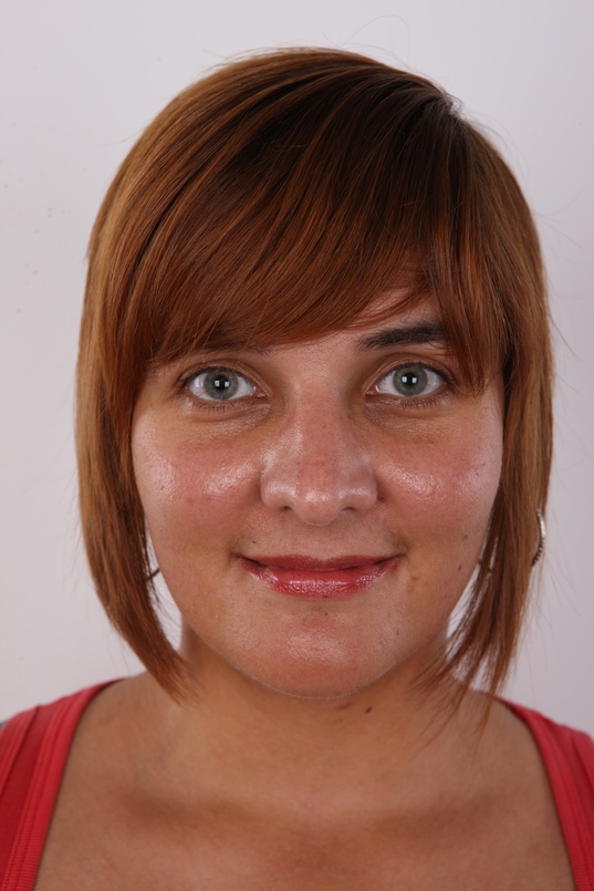 1. Download full pics of Lenka (31) from czechcasting.com