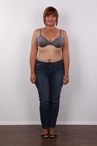 4. Download full pics of Lenka (31) from czechcasting.com