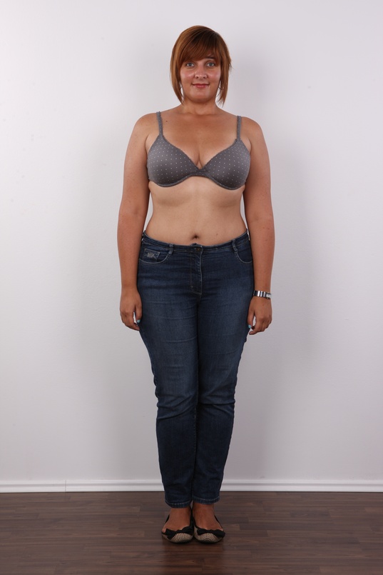 4. Download full pics of Lenka (31) from czechcasting.com