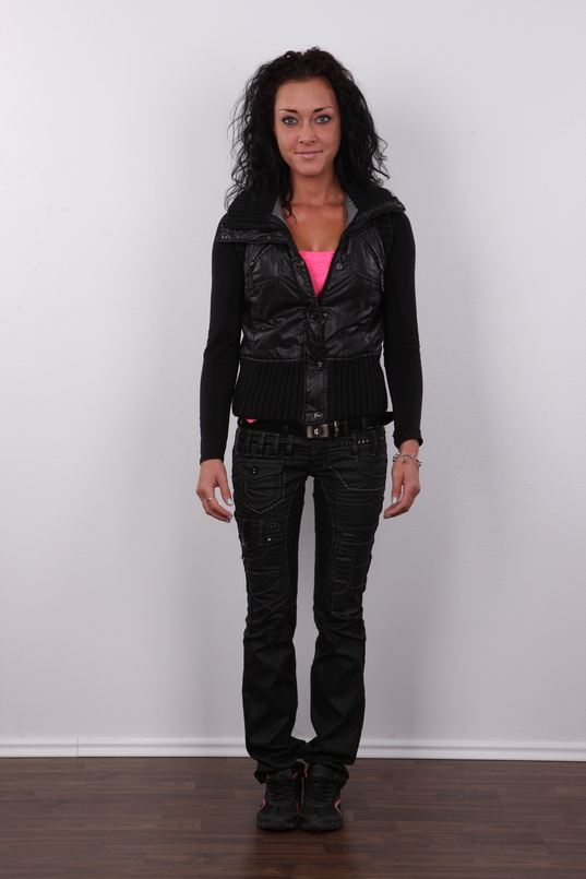 2. Download full pics of Linda (28) from czechcasting.com