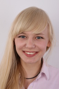 1. Download full pics of Aneta (20) from czechcasting.com