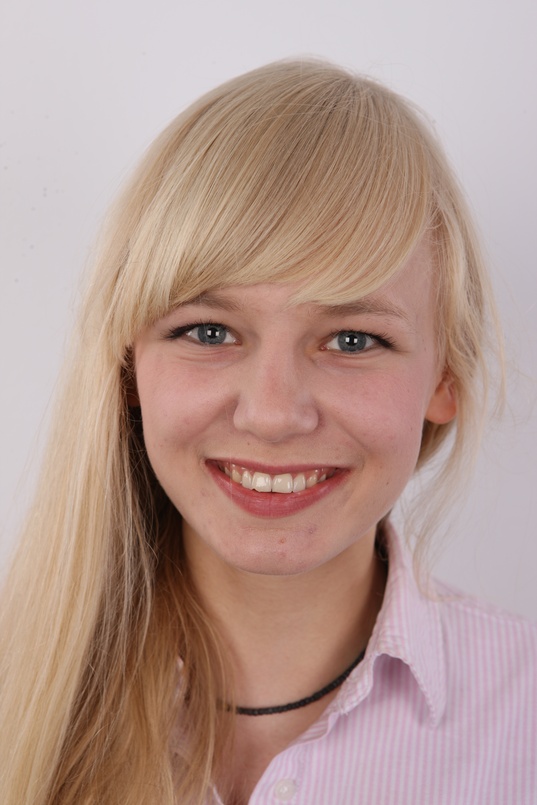 1. Download full pics of Aneta (20) from czechcasting.com