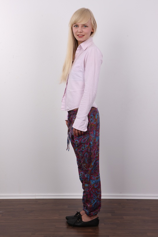 3. Download full pics of Aneta (20) from czechcasting.com