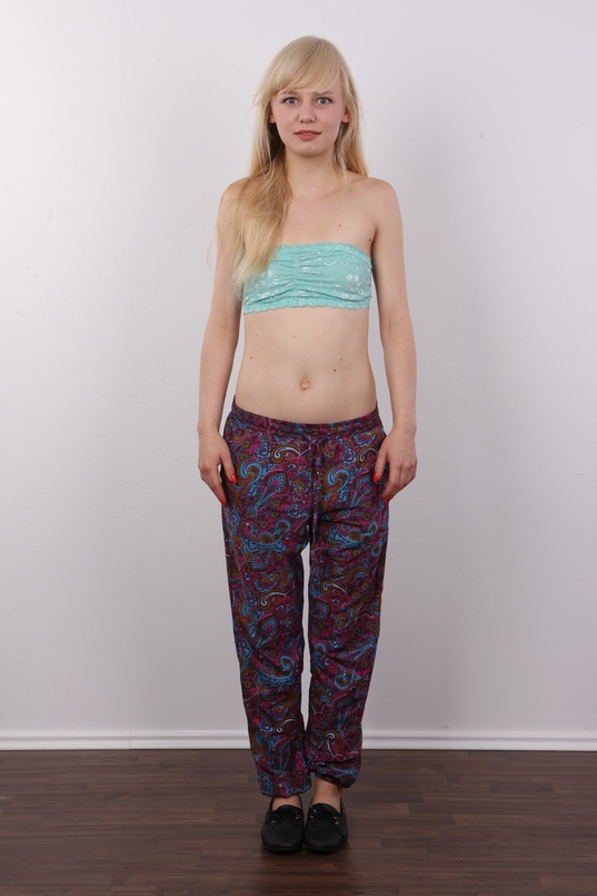 4. Download full pics of Aneta (20) from czechcasting.com