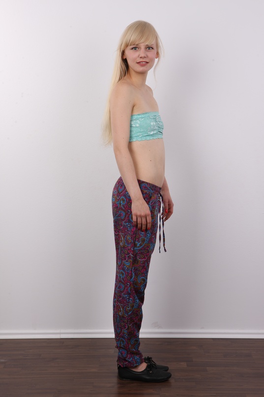 5. Download full pics of Aneta (20) from czechcasting.com