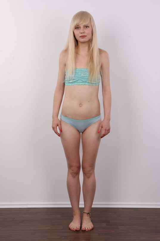 7. Download full pics of Aneta (20) from czechcasting.com