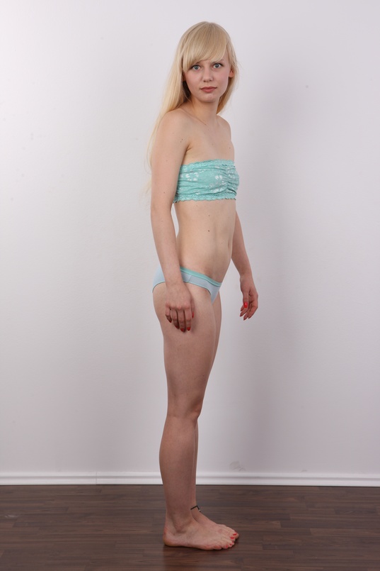 8. Download full pics of Aneta (20) from czechcasting.com