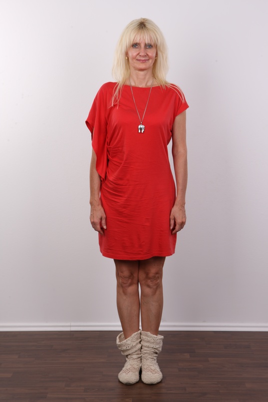 2. Download full pics of Ivana (47) from czechcasting.com