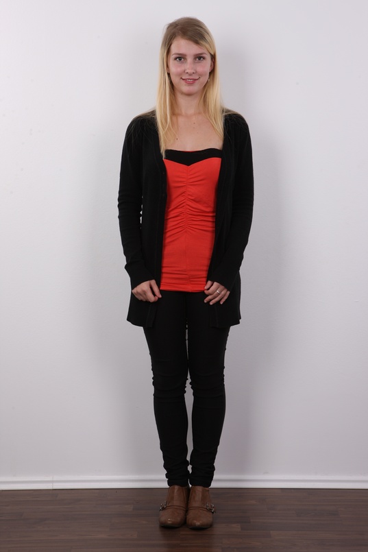 2. Download full pics of Pavlina (20) from czechcasting.com