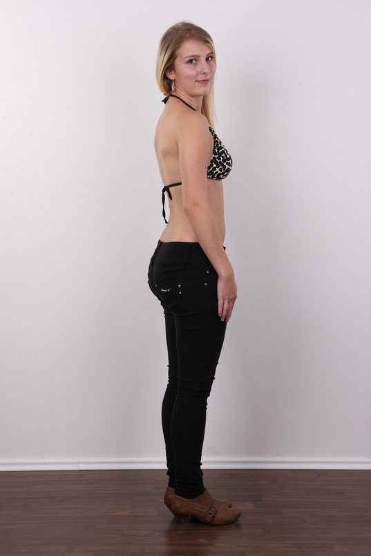 5. Download full pics of Pavlina (20) from czechcasting.com