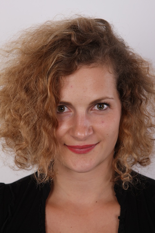 1. Download full pics of Adela (26) from czechcasting.com