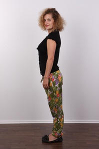 3. Download full pics of Adela (26) from czechcasting.com