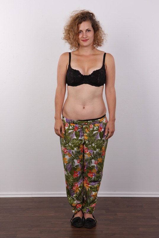 4. Download full pics of Adela (26) from czechcasting.com